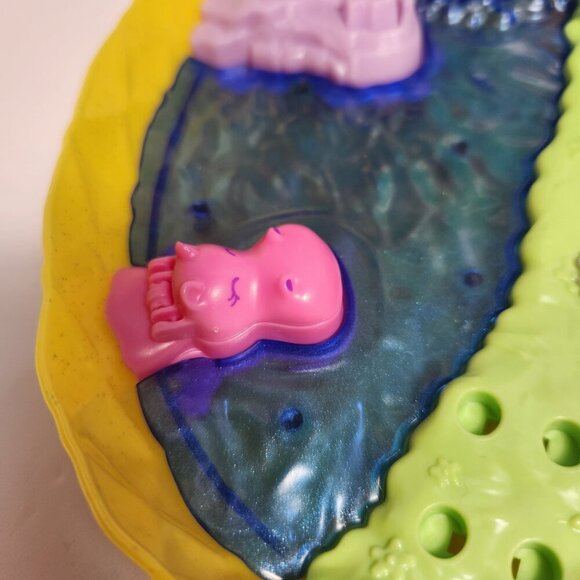 Polly Pocket Tropicool Pineapple Wearable Purse Compact Toy Playset 2019 Mattel - Picture 5 of 15